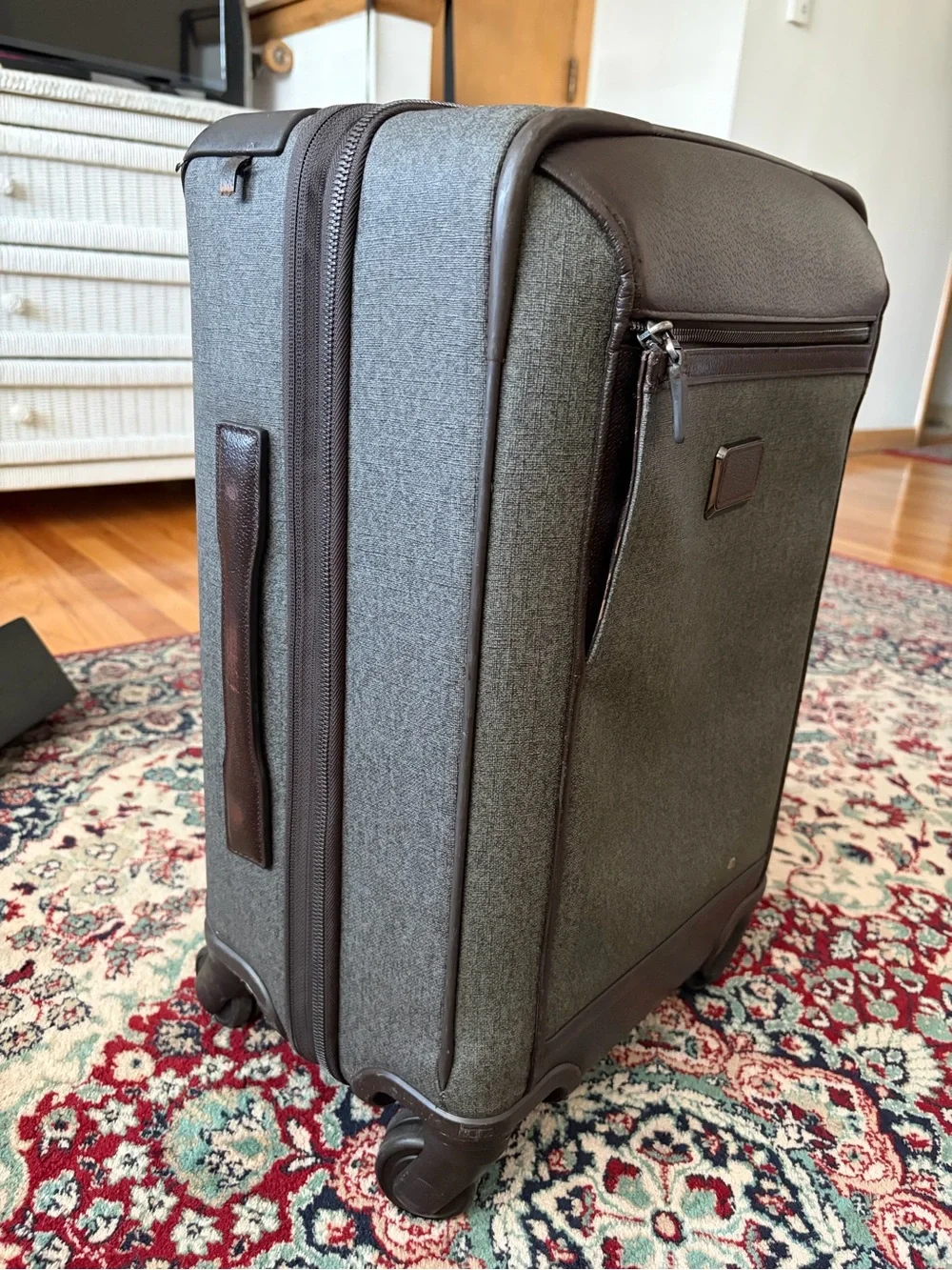 Tumi Astor Osborne 4-Wheeled International Carry on luggage
